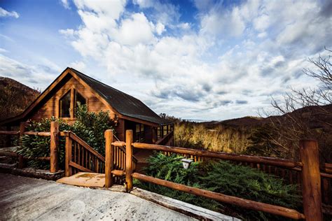 14 Coolest Smoky Mountain Cabins For 2022 Trips To Discover