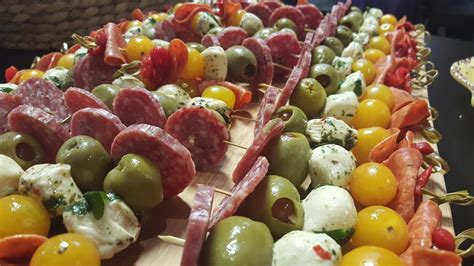 An appetizer menu is the best way to skip a heavy meal and still get a variety of offerings! Heavy Appetizer Party Menu / Ultimate Fall Party Appetizers to throw a gathering to ring in the ...