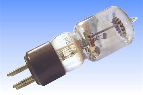 Once the metal is vaporized the emissions become the characteristic bright yellow associated with sodium vapor lamps. Philora Direct Current Sodium Vapour