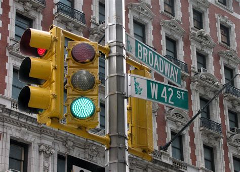 Nyc Broadway Traffic Lights Green Light For Eastbound Traf Flickr