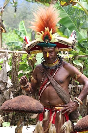 The Huli Wigmen Of Papua New Guinea South Sea Horizons