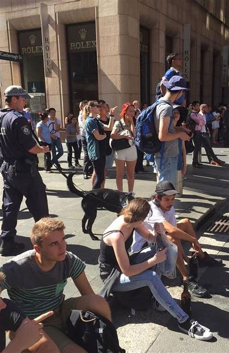 Pics Shocking People Take Selfies Drink Beer Outside Sydney Siege Site News Nation