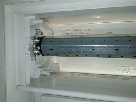 Rapides à installer et de plus en plus discrets, les volets roulants pour fenêtres de toit offrent bien des avantages: Comment démonter un volet roulant et sortir le moteur ...