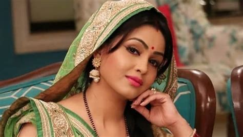7 Facts About Shubhangi Atre Poorey Aka Angoori Bhabhi Only A Die Hard Fan Would Know Zee5 News