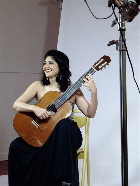 Se Presentará La Guitarrista Lily Afshar En El Teatro Degollado