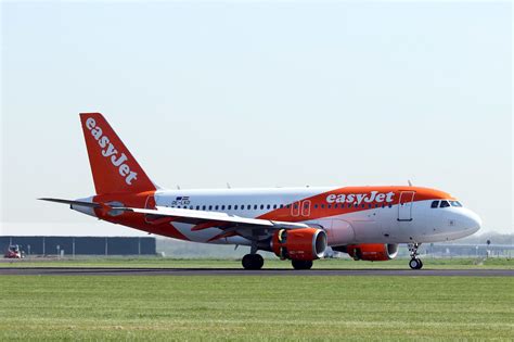 The airline has its largest operating base in london; #4685 easyJet Europe - Airbus A319-111 (OE-LKD) | Matthijs ...