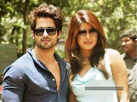 shahid kapoor priyanka chopra hug and make up