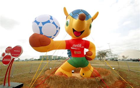 mascote oficial da copa do mundo de 2014 tatu bola já tem nome fuleco