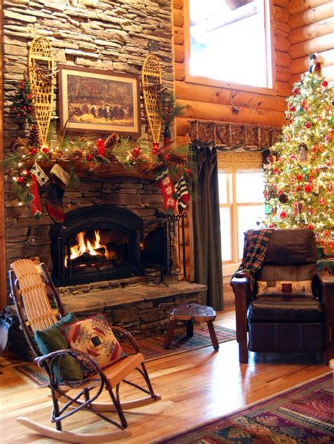 Christmas fireplace decorations are so important and really set the tone for the room! 10 Ways to Decorate Your Fireplace Mantel this Christmas