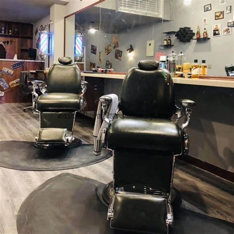 For clients who come to get tattoos, comfort is paramount. Reclining Barber Chair Cheap Hairdressing Furniture