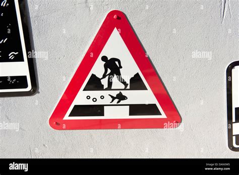 Digging Sign Hi Res Stock Photography And Images Alamy