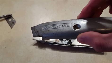 How To Change The Blade On A Utility Knife Youtube