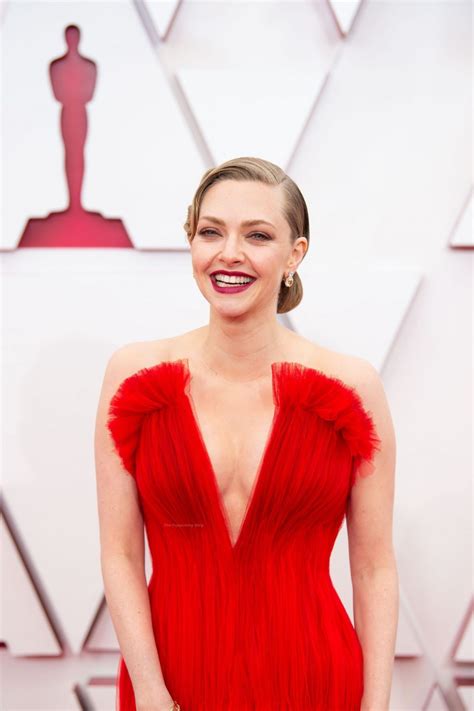 Amanda Seyfried Flaunts Her Tits On The Red Carpet Of The Rd