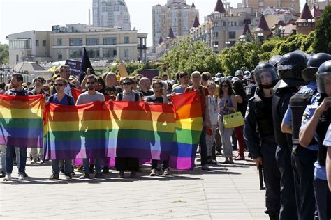 Ukraine Gay Pride March Clashes With Right Wing Radicals Leaving 10