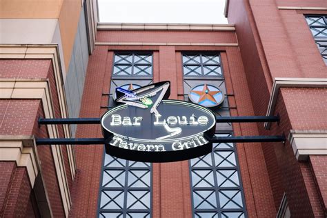 Bar Louie To Close At Newport On The Levee Link Nky