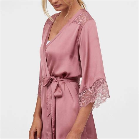 The Best Getting Ready Robes For Your Bridal Party In