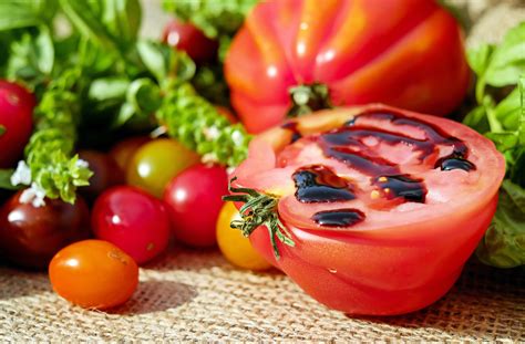 You've seen your cat eat a few tomatoes on several occasions in the past. Free Images : fruit, dish, meal, food, produce, vegetable ...