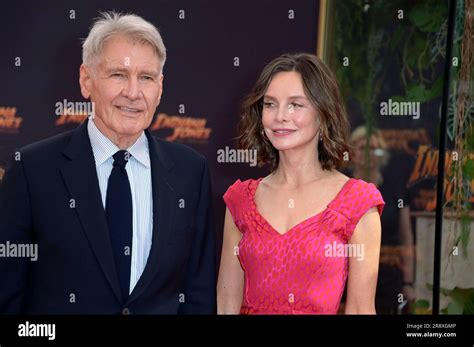 Harrison Ford Mit Ehefrau Calista Flockhart Bei Der Premiere Des