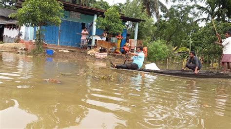 Assam Flood Situation Worsens People In Morigaon Forced To Live On Roads Ground Report India