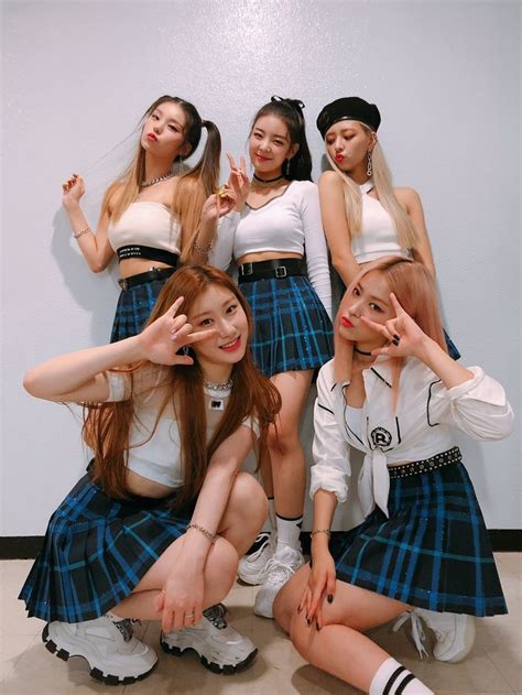 Pin By Yneun On K Pop Idol Girl Itzy Kpop Girl