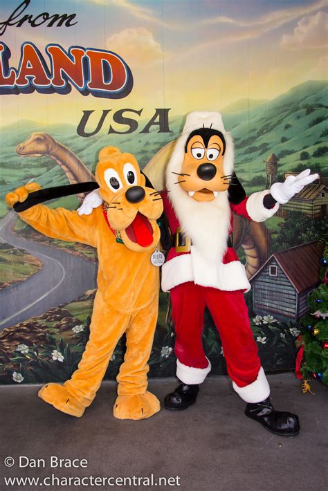 Pluto And Santa Goofy Walt Disney World Resort In Florida Flickr