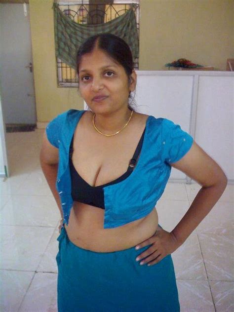 daily latest posts indian desi hot aunty pictures