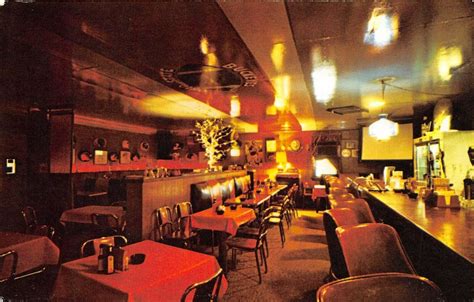 Crestline Ohio 1960s Postcard The Huddle Restaurant Bar Interior