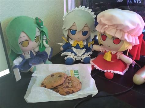 The Gals Enjoying Some Subway Cookies Flandre Already Ate Hers R