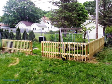 Small Yard Fence For Dogs Garden Design