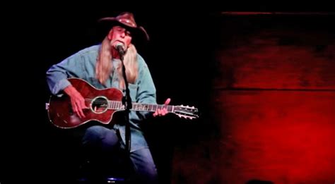 Tennessee Whiskey Songwriter Gives Heartbreaking Performance In Texas