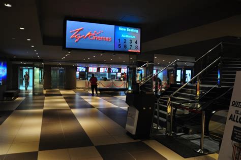 The strand mall 200 m. ENCORP STRAND MALL TGV CINEMA