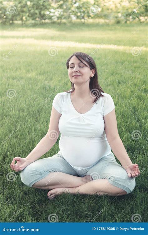 Young Pregnant Woman Meditating While Sitting In Lotus Position Stock Image Image Of Healthy