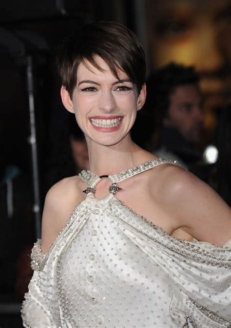 Why Do People Hate Anne Hathaway Anne Hathaway Short Hair Anne