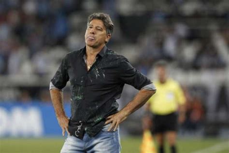 Brazylijski trener piłki nożnej i renato portaluppi (ur. Renato Gaúcho provoca a torcida do Flamengo: 'Grêmio calou ...