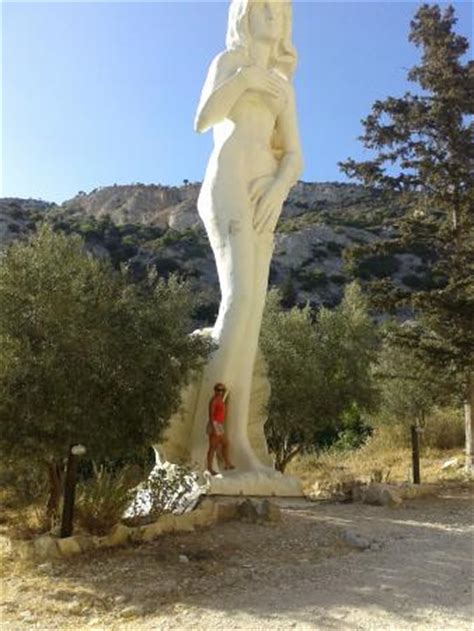 Touching a suspicious statue in my gallery? Statue of Aphrodite