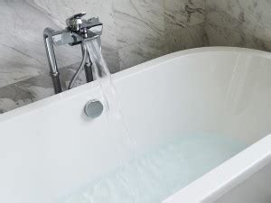 Die badewanne lackieren mit jaeger badewannenlack ist dazu die echte alternative: badewanne streichen | Badewanne Lackieren