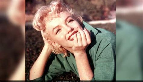 Marilyn Monroes Personal Belongings Including A Card From Her Father Are Up For Auction