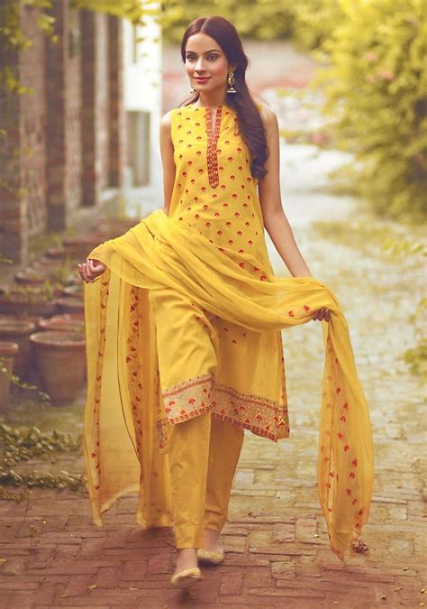 The Beautiful Clothes Of India Fashion Dress Party Fashion Summer Fashion Outfits