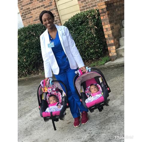 Single Mom 23 Graduates With 2 Degrees After Having Twins How To Have Twins Single Mom