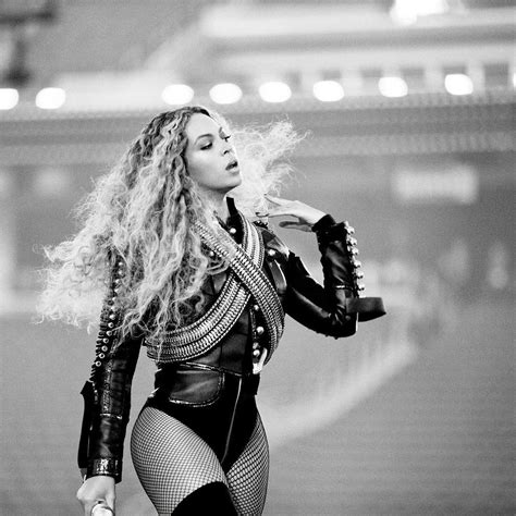 Beyonce Steals The Halftime Show At Super Bowl 50 Instyle