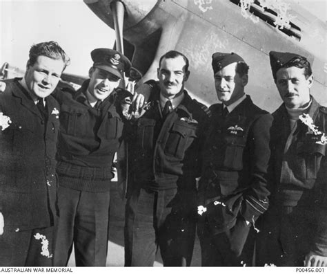 Mildura Vic 1942 06 16 Five Raaf Pilots Who Won The Dfc From Left