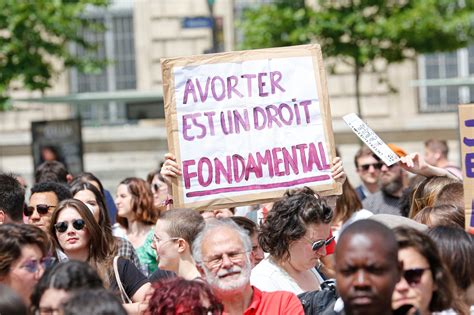 IVG en France que changerait linscription du droit à lavortement