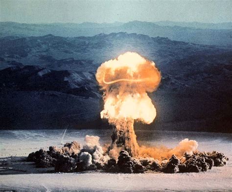 25 Awesome Nuclear Explosion Images