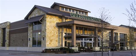 Deducting two stars for the following: Whole Foods Market at Highland Village - O'Brien Architects