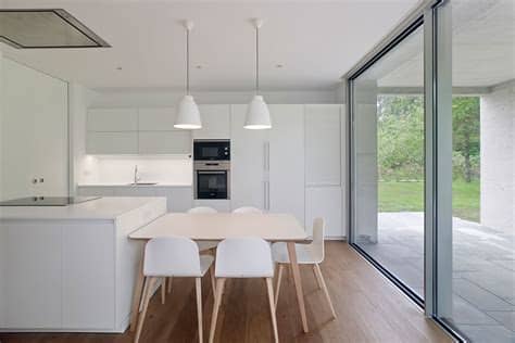 Las cocinas con isla son una excelente elección para todos aquellos que dispongan del suficiente según los expertos, el espacio necesario entre la isla y el resto de muebles en la cocina deben ser. 14 cocinas con isla para inspirarte: fotos, consejos y medidas