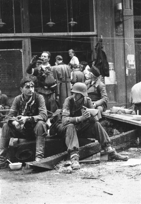 Photos From Behind The Barricades At The Warsaw Uprising 1944 Flashbak
