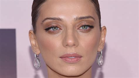 angela sarafyan reveals what she thinks of her westworld character exclusive