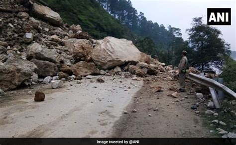 Watch In Himahal Pradesh Massive Landslides Block Roads Hundreds Stranded