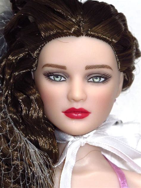Tonner Chrys Basic Brunette 16 Antoinette Doll Nrfb