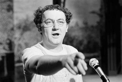 Michel colucci, dit coluche, est un humoriste et comédien français, né le 28 octobre 1944. Coluche - Un Clown Ennemi d'État -- Histoire Secrète ...